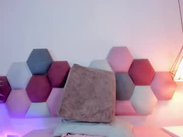 See Lisahadwiin online Now @ sluttcam.com